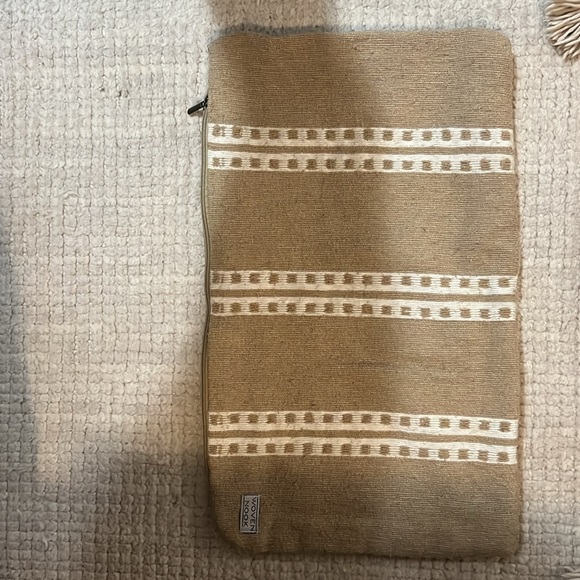 Two Decorative Pillow Shams - Picture 4 of 4